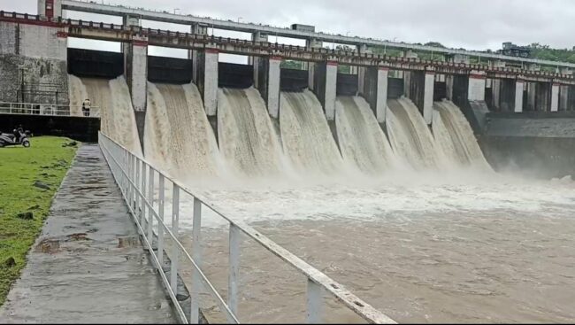 Betul News: उफान पर है तवा नदी, बाढ़ ने रोका 32 गांवों का रास्ता, सतपुड़ा डेम से रात भर छोड़ा 12 हजार क्यूसेक पानी, 24 घंटे में रिकार्ड हुई 43 मिलीमीटर बारिश