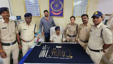 Betul Crime News : ट्रेन में चोरी कर महाराष्ट्र के सराफा व्यवसायियों को बेचते थे सामान, जीआरपी ने एक युवक समेत व्यापारियों को पकड़ा, 10 लाख का सामान भी बरामद