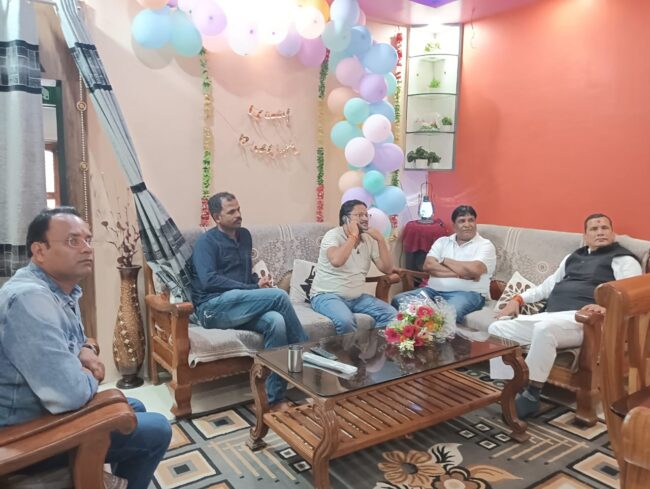 Betul Smachar: पूर्व संगठन मंत्री लिटोरिया ने बैतूल में लुटाया स्नेह, किसी के यहाँ किया भोजन तो कहीं परिजनों की पूछी कुशलक्षेम