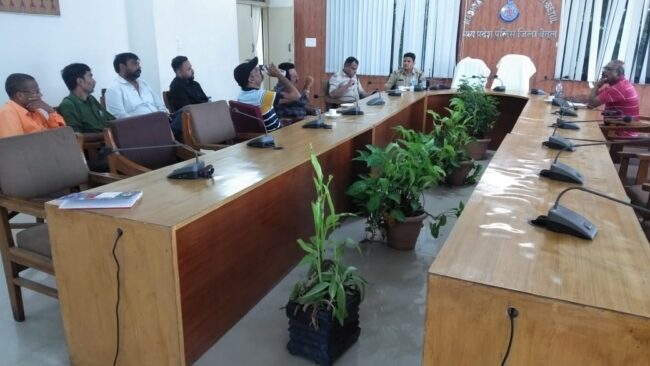 Police Control Room : कहीं भी बस खड़ी कर सवारी भरी तो अब खैर नहीं, पुलिस कंट्रोल रूम में बस मालिकों की बैठक में दिए निर्देश