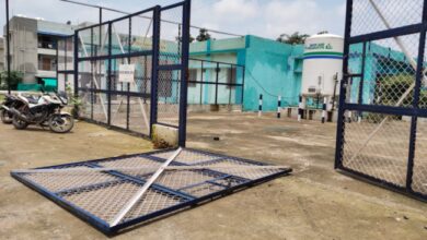 Betul Hospital News: टैैक्नीशियन पर गिरा ऑक्सीजन प्लांट का भारी भरकम गेट, कमर पर गंभीर चोट, मेंटनेंस के लिए सूचित करने के बाद भी नहीं हुआ सुधार