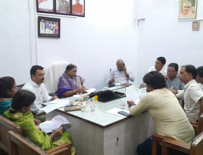 Betul News: शिकायतों के निराकरण के लिए नपा करेगी मोबाइल एप तैयार, सदर बैल बाज़ार बन्द होगा तो शहर में लगेंगे ट्रैफिक सिंग्नल  