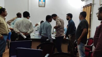 Betul New CMO : अवकाश के दिन सीएमओ ने नपा में लगाई क्लास, पुरानी योजनाओं की जानकारी ली, पार्षदों के फोन अटेंड करने की हिदायत