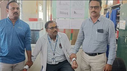 Betul CMHO News : पदस्थापना के बाद से विवादों में है सीएमएचओ डॉ बौद्ध,वाईस सेम्पल देने के पहले पड़ गए बीमार!