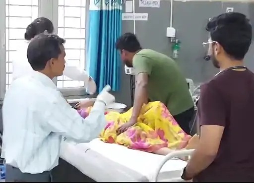 Betul Samachar : आपसी विवाद में दंपत्ति ने कार में खाया जहर, निजी अस्पताल में कराया भर्ती