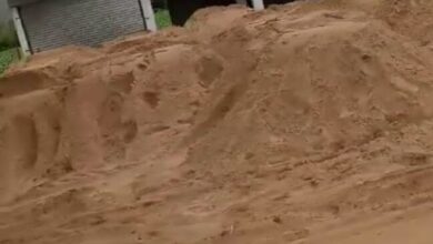 Betul News : भाजपा नेता की अवैध रेत डंप पर मचा बवाल