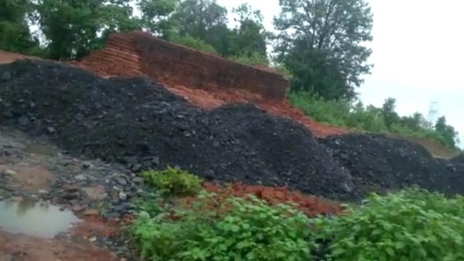 Betul News : सारणी में स्क्रेप- कोयला चोरों की बल्ले-बल्ले