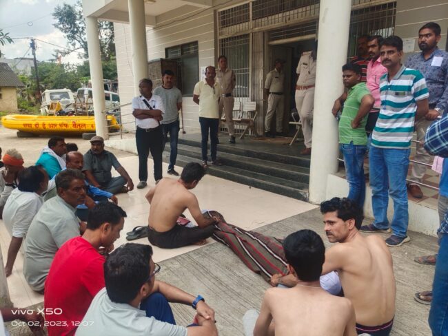 Betul News : हत्या का आरोप लगाकर परिजनों ने शव रखकर घेरा थाना