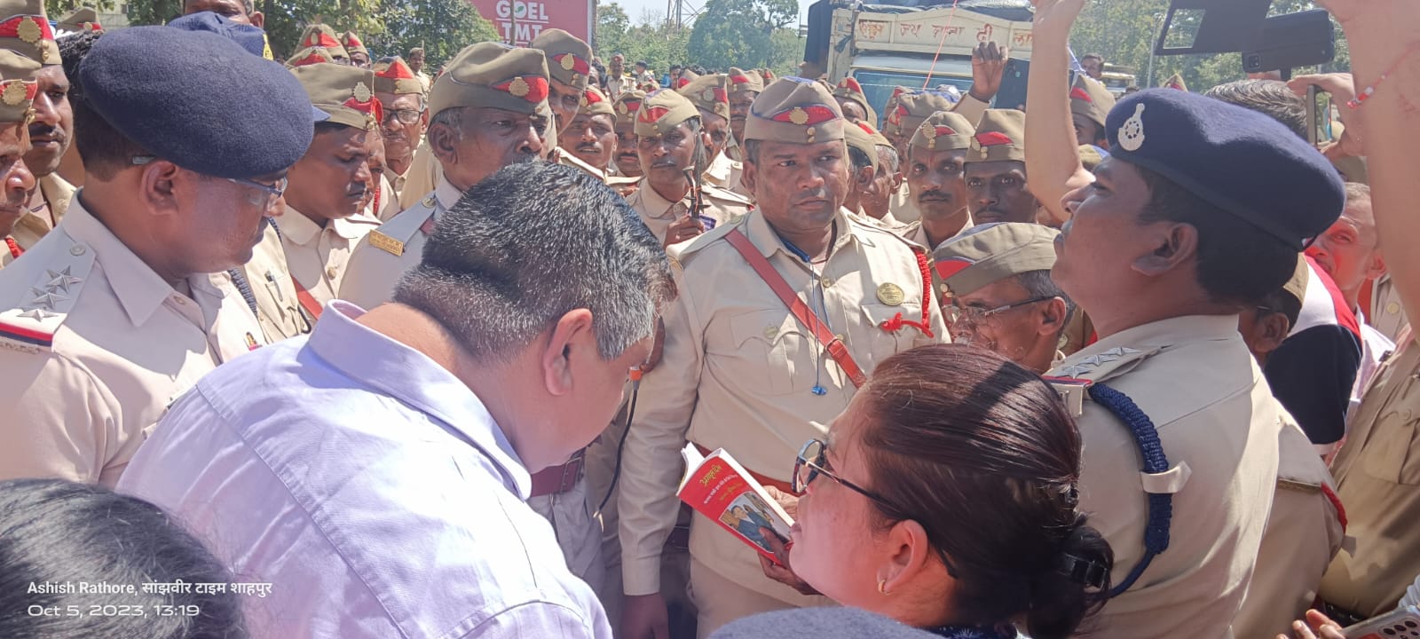 Betul-Bhopal Highway jam : मांझी सरकार ने किया हाईवे पर किया चक्काजाम, हाईवे पर वाहनों की लगी लंबी कतार