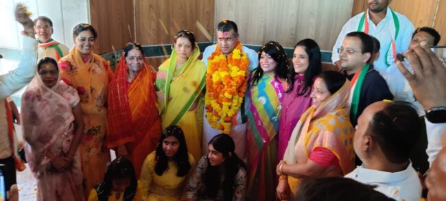 Nilay Daga Betul : मंदिरों में पूजन के बाद विधायक निलय डागा ने दाखिल किया नामांकन