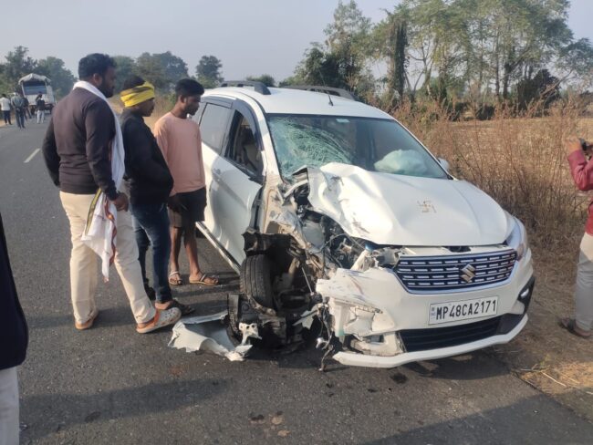 Betul Accident  News : दीपावली मनाने जा रहे ससुर-दामाद की बाइक को कार ने मारी टक्कर, दोनों की मौत, एक अन्य दामाद गंभीर
