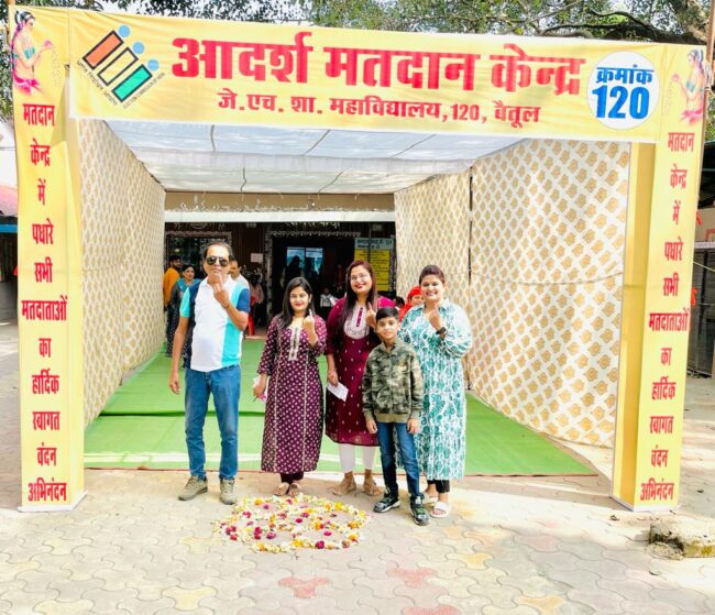 Election News : वोटों की आहूति के लिए कतारें लगी, ग्रामीण क्षेत्रों में भी बंपर मतदान