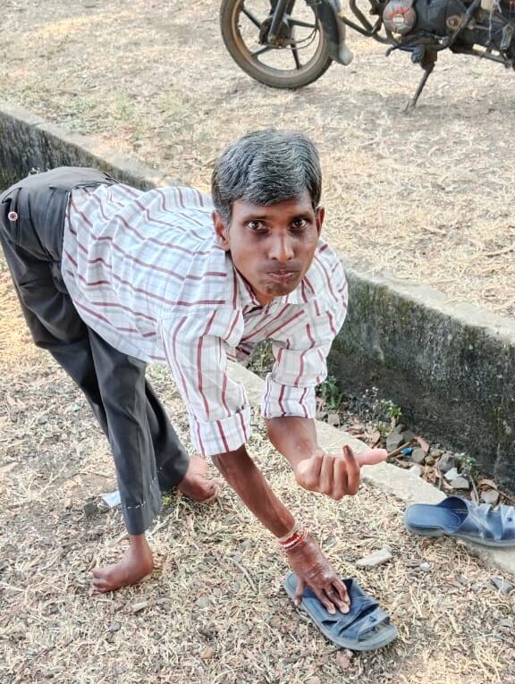 Election News : वोटों की आहूति के लिए कतारें लगी, ग्रामीण क्षेत्रों में भी बंपर मतदान