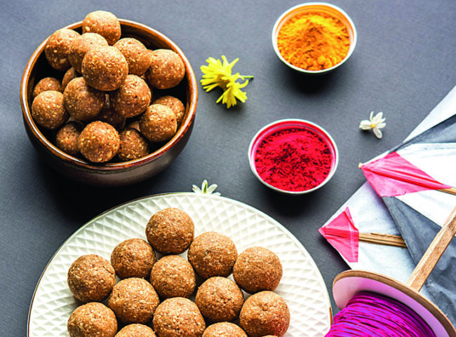 Makar Sankranti 2024: मकर संक्रांति पर करें तिल के उपाय से होगा धन लाभ, सूर्य देव का बरसेगा आशीर्वाद