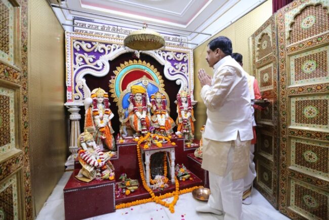 Ram Mandir Pran Pratishtha: महाकाल मंदिर की तरफ से 5 लाख लड्डू के रथ को CM ने किया रवाना, कहां आमंत्रण ठुकराने वालों को परमात्मा सद्बुद्धि दें