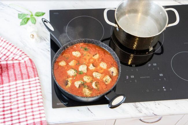 Induction Cooktop: आप भी करते हैं इंडक्शन कुकटॉप का इस्तेमाल तो इन बातों का रखें ध्यान, आज ही जान लें इनके बारे में