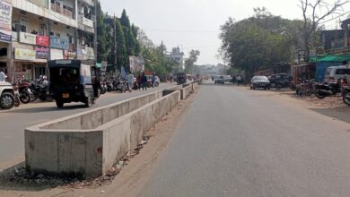 Betul News: कालेज रोड पर हर 50 मीटर पर डिवाइडर में छोड़ दिया स्पेस
