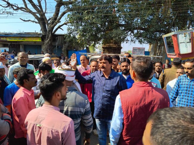 Betul Today News: अनाउंस के बाद भी नहीं हटाया अतिक्रमण तो बैतूल-मुलताई में चला बुल्डोजर