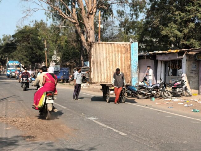 Betul Today News: अतिक्रमण के मैदान में कलेक्टर के चौके- छक्के