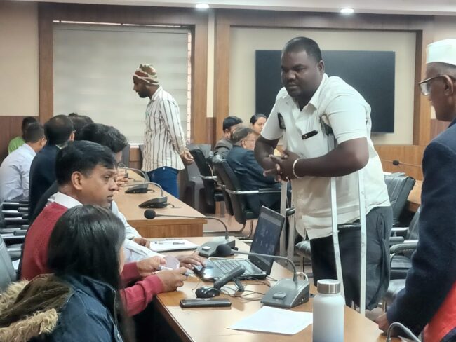 Today Collector News: कलेक्टर का एक और नवाचार, अधिकारियों के बीच बैठकर सुनी समस्याएं