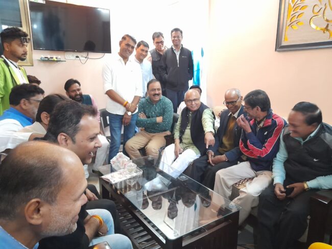 Betul Samachar : नगर विकास के लिए बाइक पर बैठकर वार्डो में निरीक्षण करने पहुंचे विधायक, वार्ड के नागरिकों से सांझा की विकास कार्यो की कार्ययोजना, लोगों से सुझाव भी लिए