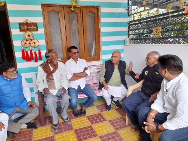 Betul Samachar : नगर विकास के लिए बाइक पर बैठकर वार्डो में निरीक्षण करने पहुंचे विधायक, वार्ड के नागरिकों से सांझा की विकास कार्यो की कार्ययोजना, लोगों से सुझाव भी लिए