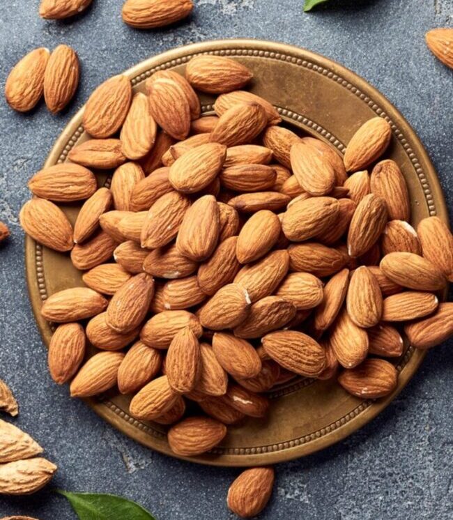 Mistakes While Eating Almonds : बादाम सेहत के लिए है वरदान लेकिन गलत तरीके से खाया तो होंगे कई नुकसान... 