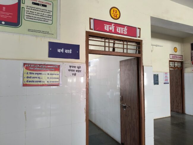 Betul Samachar: बीमार मां को अस्पताल में छोड़ा, बैंक से राशि भी उड़ाई, बोरदेही के कलयुगी शिक्षक की करतूत, पुलिस कर रही मामले की जांच