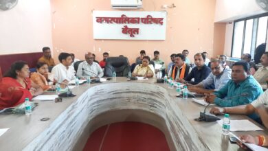 Betul News Today : निर्माण कार्यों पर भेदभाव पर कांग्रेसी पार्षदों का नपा के सम्मेलन में हंगामा