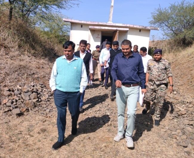 Betul Harda News: हरदा में भीषण आगजनी के बाद पटाखा गोडाउन पहुंचे कलेक्टर, एसपी, जांचा स्टॉक, कमी मिलने पर अधिकरियो को दिए कार्यवाही के निर्देश