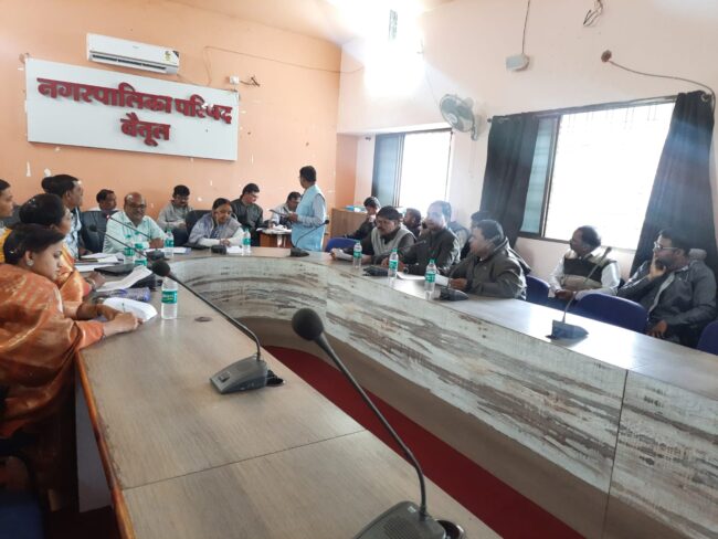 Today Betul News: एसडीएमएफ योजना- हाईमास्ट के ठेकेदारों पर होगी कड़ी कार्रवाई