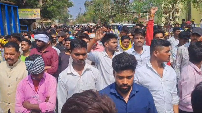 Betul News: आदिवासियों पर अत्याचार के विरोध में आधे दिन बन्द रहा बैतूल, इंदौर, भोपाल और जबलपुर से आए पुलिस बल ने संभाली व्यवस्था