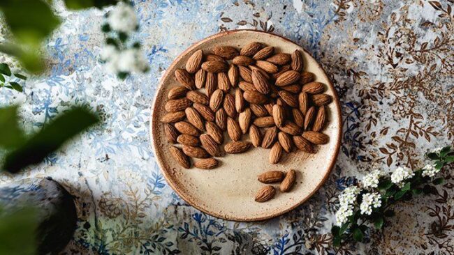 Mistakes While Eating Almonds : बादाम सेहत के लिए है वरदान लेकिन गलत तरीके से खाया तो होंगे कई नुकसान...
