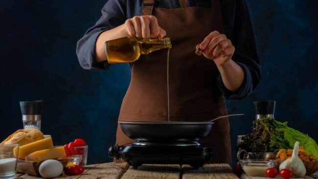 Uses Of Achar oil: बचे हुए अचार के तेल को इस तरह कर सकते हैं रियूज, फॉलो करें ये टिप्स...