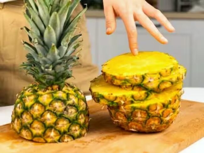 Ananas Khane Ke Fayde: पोषक तत्वों से भरपूर गुणों का खजाना है पाइनएप्पल, रोजाना सेवन से मिलते है कई फायदे 