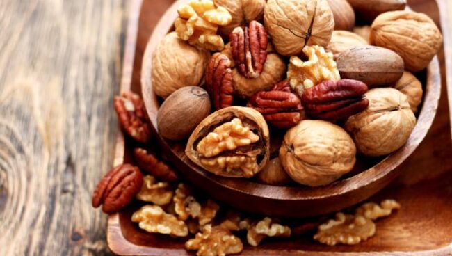 Walnut Benefits : पोषण का भंडार है अखरोट, रोज मुट्ठी भर खाएं और बीमारियों को दे झटका, जानें इसके फायदे...