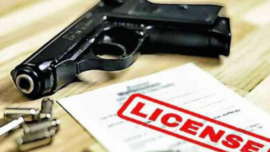 Weapons license Suspended : सशस्त्र लायसेंस निलंबित होने के बावजूद हथियार लेकर घूम रहे लोग