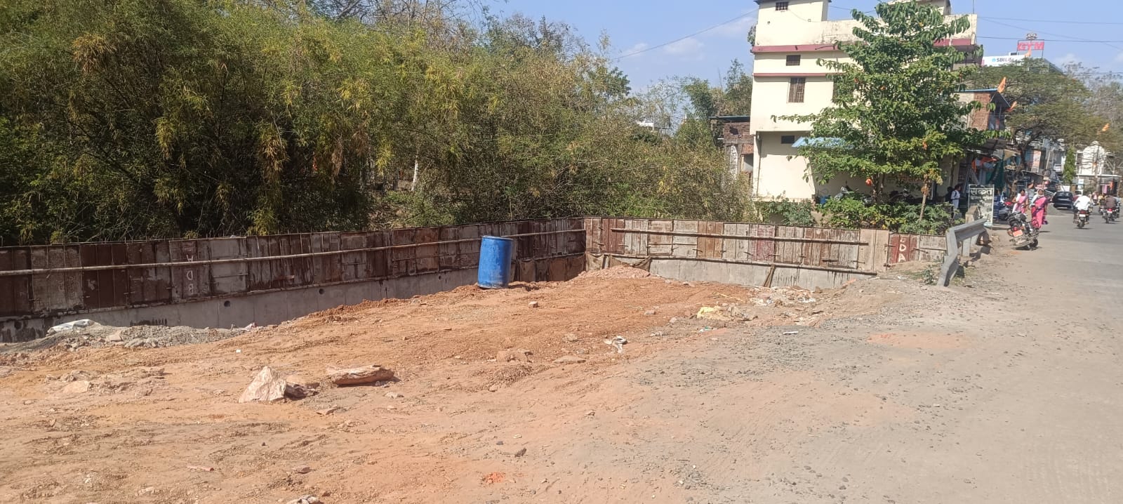 Betul News: जहां पहले से ही 2 प्रतीक्षालय, फिर लाखों खर्च करने की तैयारी