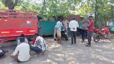 Betul News: 12 वर्षीय पुत्र को गमछे से बांधकर ट्रेन के सामने कूदा पिता