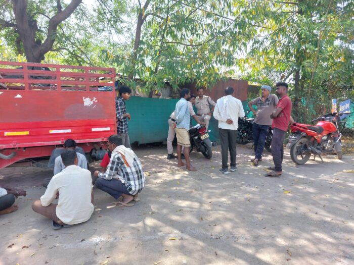 Betul News: 12 वर्षीय पुत्र को गमछे से बांधकर ट्रेन के सामने कूदा पिता