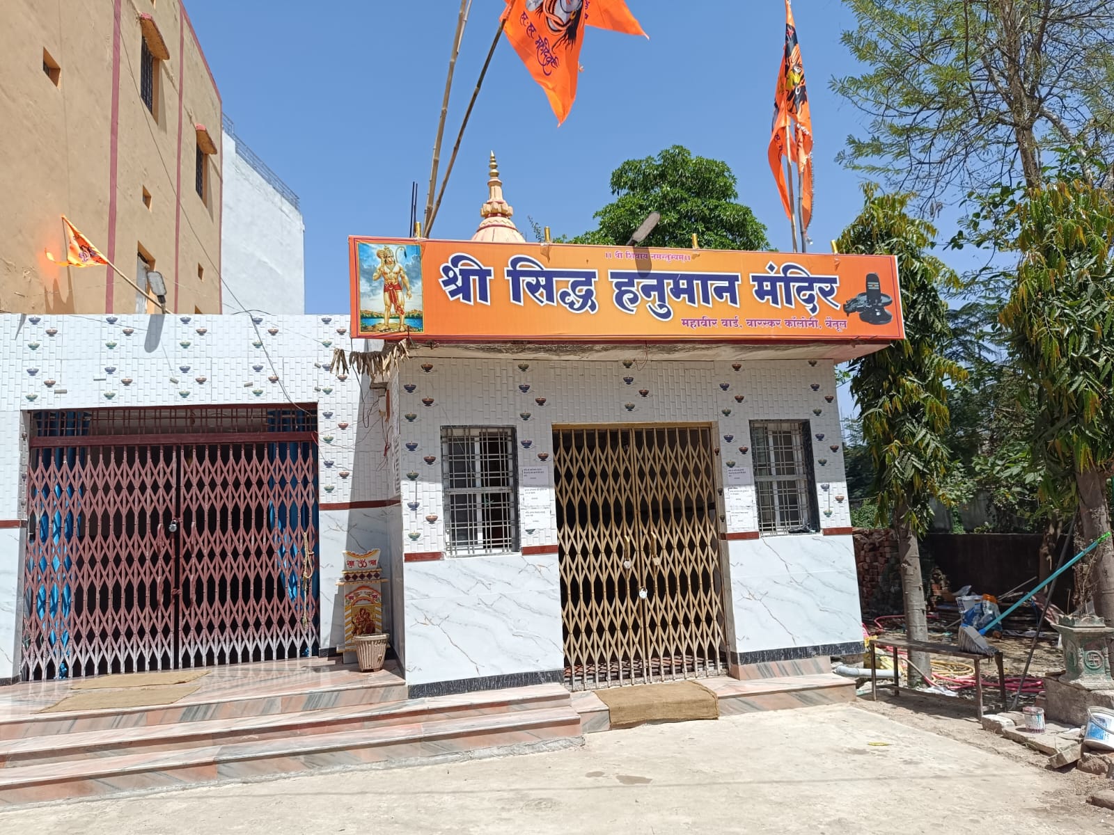 Betul Mandir Chori : हनुमान मंदिर में दिनदहाड़े चोरी, दानपेटी के हजारों रूपए ले गए चोर, घटना सीसीटीवी कैमरे में कैद