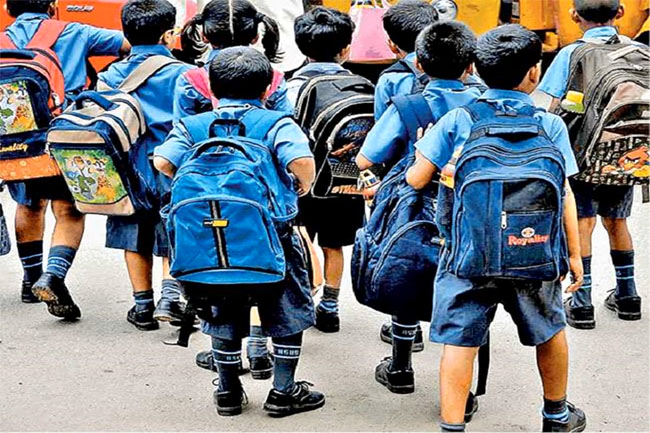 Betul  News : साल बीता, स्कूली बच्चों को नहीं मिल पाई गणवेश
