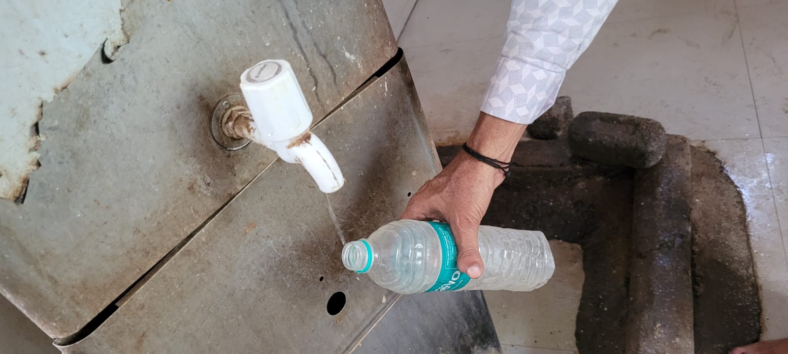 Betul Hospital :  प्रथम तल पर शिशु वार्ड, पानी लेने ग्राउंड फ्लोर पर आने की फजीहत