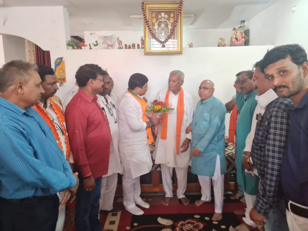Betul Bjp News : स्थापना दिवस पर कांग्रेसियों की फौज भाजपा में; लोस चुनाव के पहले कांग्रेस को तगड़ा झटका, कई दिग्गजों ने थामा भाजपा का हाथ