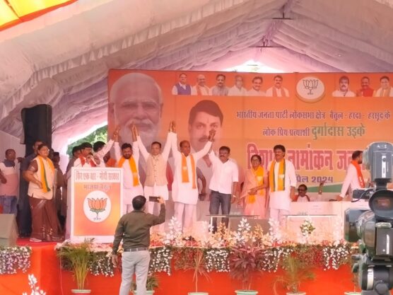 Betul Samachar : ट्रेलर: जिला कांग्रेस अध्यक्ष गुड्डू और पूर्व विधायक बेले भगवा हुए