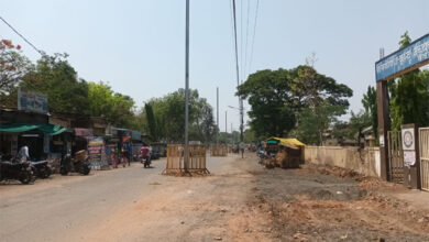 Betul Today News : सात पोल लगाने के बाद कोठीबाजार टू-लेन फिर ठंडे बस्ते में