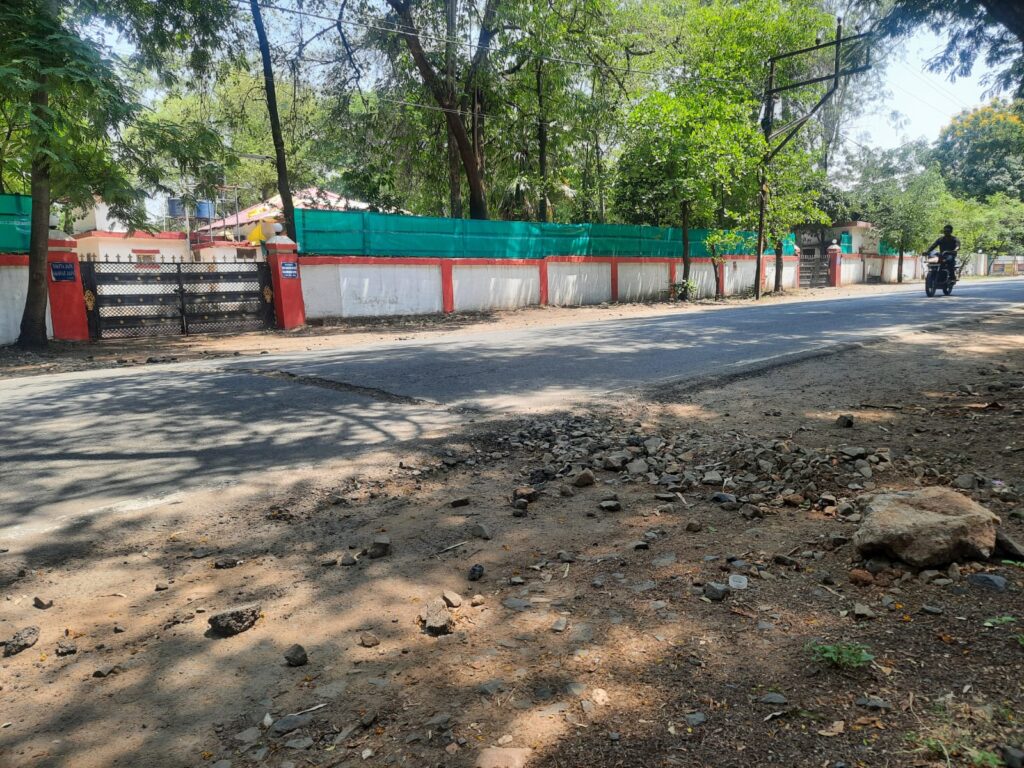 Municipality:  जिपं सीईओ के यहां आ रहा था गंदा पानी तो मेन पाइप लाइन से दे दिया कनेक्शन