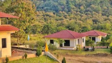 Betul News: रईसों की पार्टी शबाब पर थी, फिर पुलिस के छापे से रिजॉर्ट पर कैसे थे हालात देखें वीडियो में...