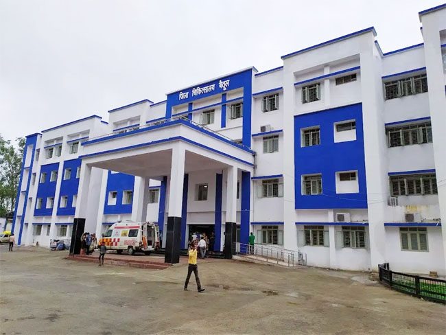 Betul News: अस्पताल में कर्मचारियों की पहले से कमी, मशीनें बुलाने पर जोर