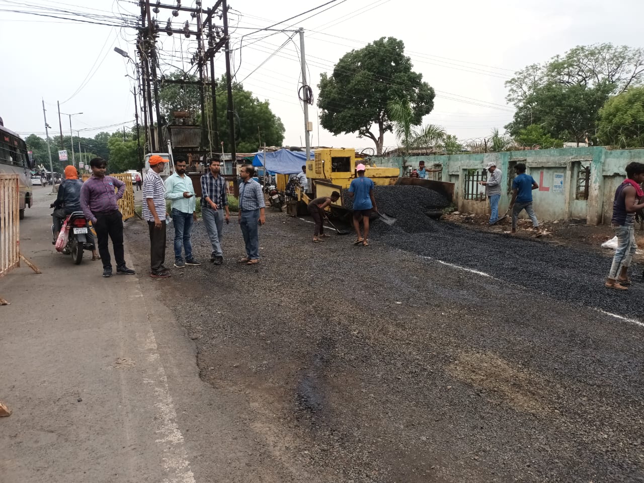 Betul News: जिन ईई के कार्यकाल में घटिया सड़क बनी, वहीं बता रहे हैं नियम